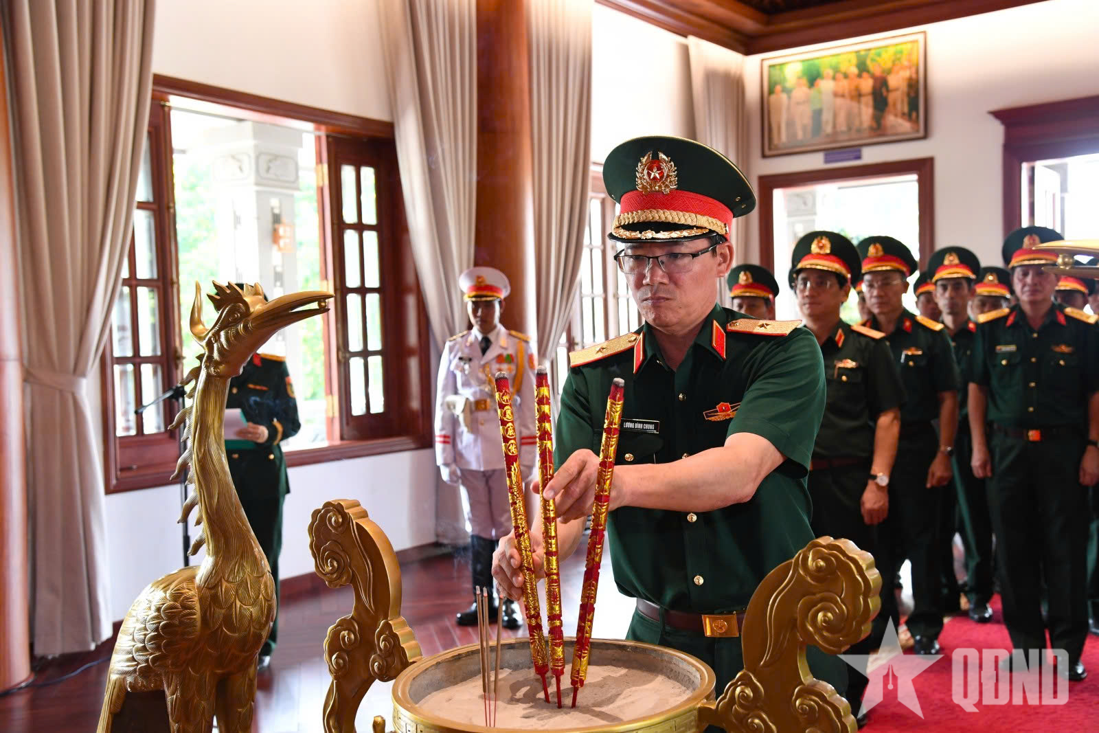 Quân khu 5 dâng hương tưởng niệm Chủ tịch Hồ Chí Minh, Đại tướng Võ Nguyên Giáp và các anh hùng liệt sĩ